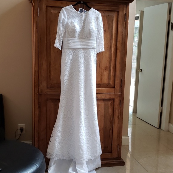 Mary's Bridal Dresses & Skirts - Stunning white Moda Bella wedding gown Mary's Bridal Dresses & Skirts - Stunning white Moda Bella wedding gown